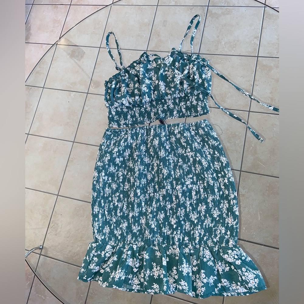 Two piece flower set